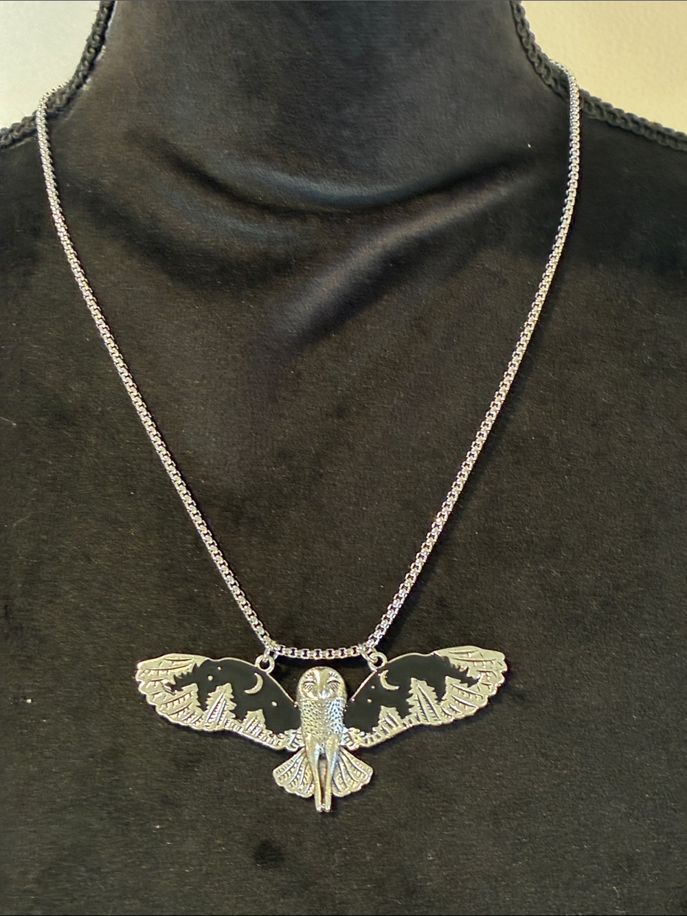 NWT Gothic witchy night owl pendant necklace silvertone and black enamel whimsy